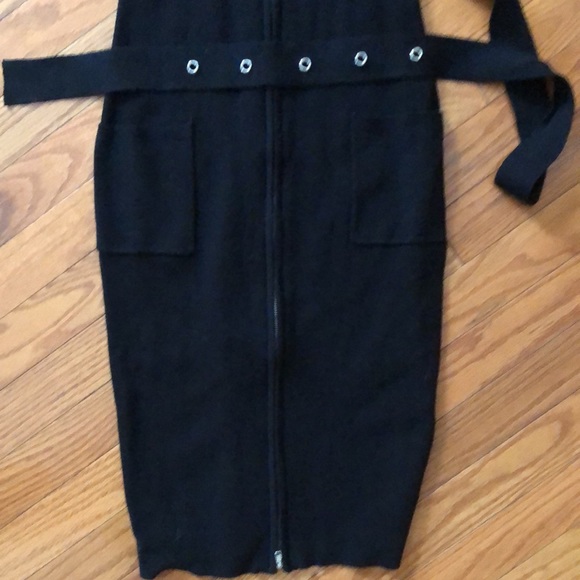 Gorgeous body hugging dress - Picture 2 of 7